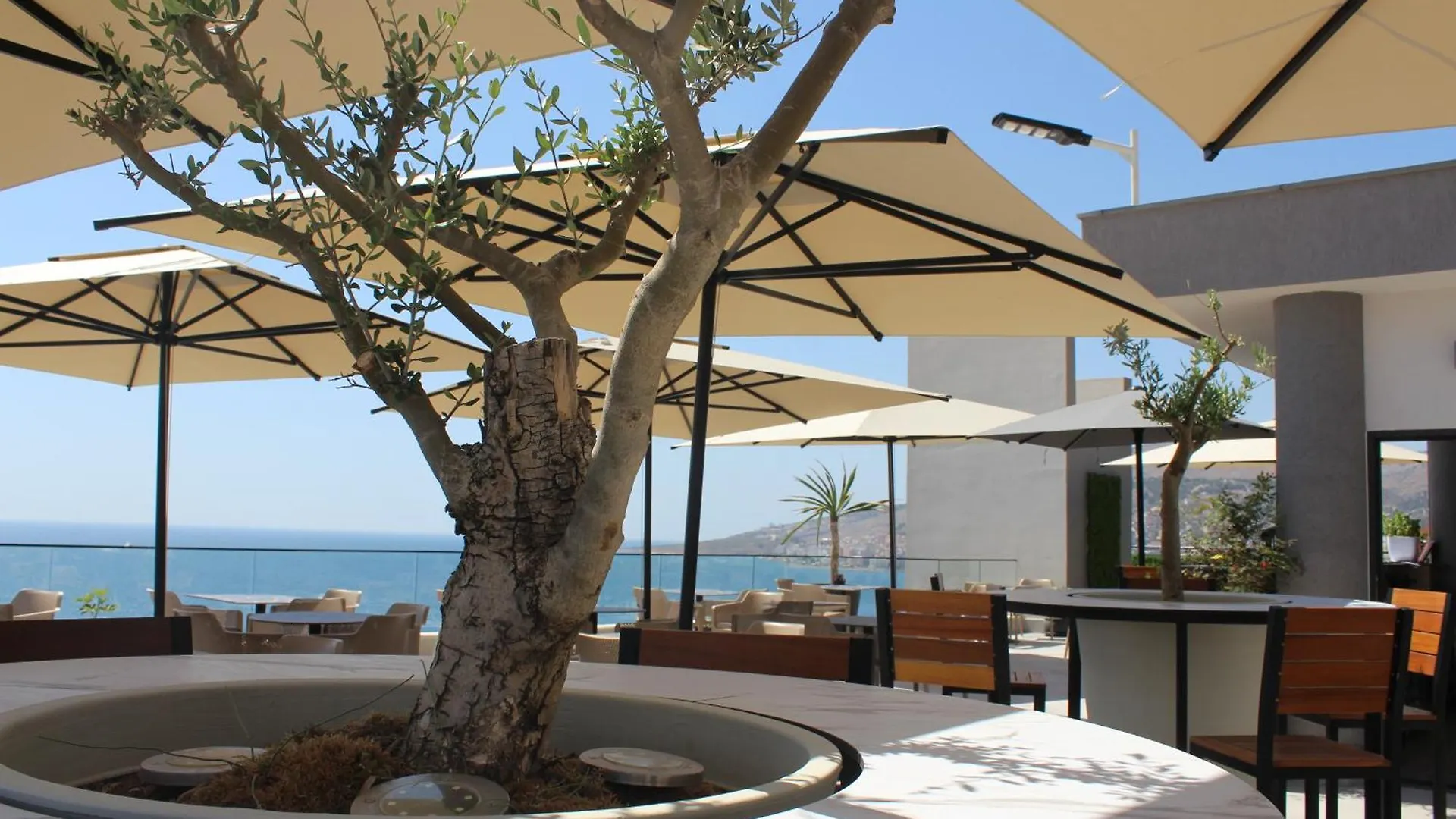 The Queen'S Lion Premium Hotel Saranda