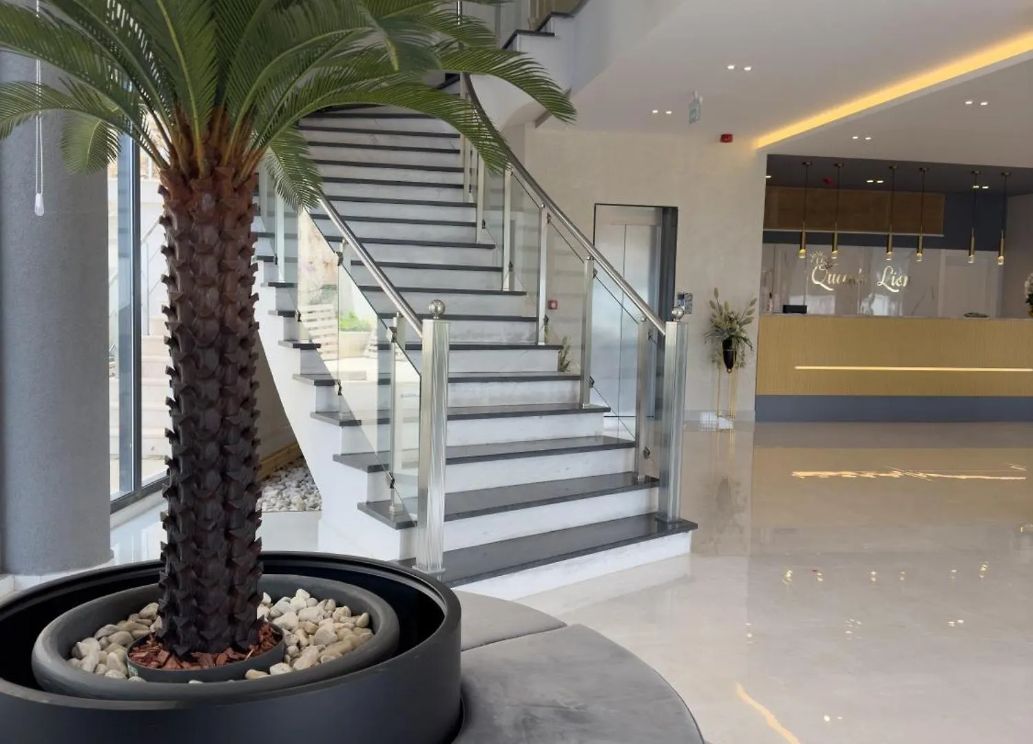 The Queen'S Lion Premium Hotel Sarandë