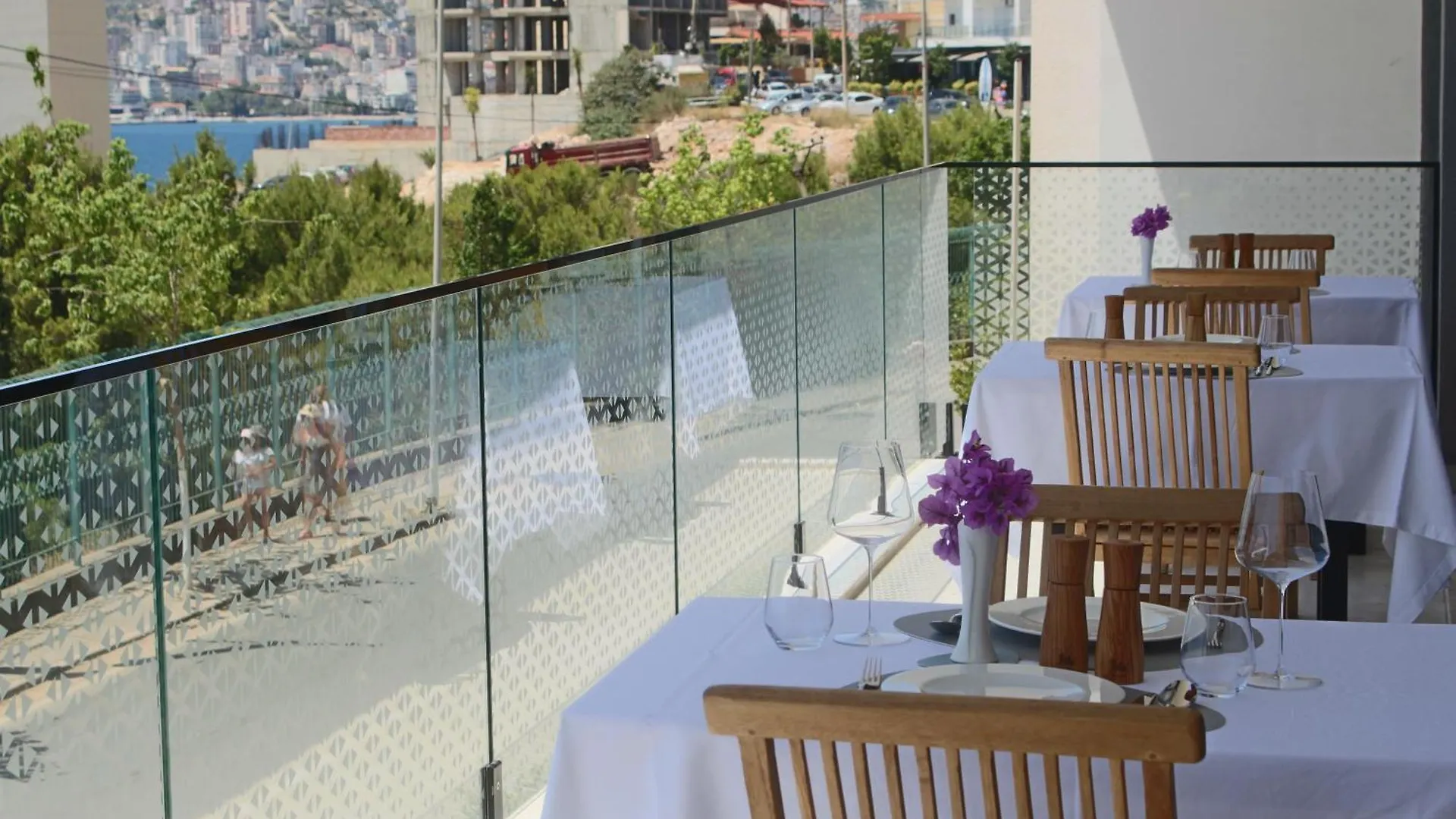 The Queen'S Lion Premium Hotel Saranda 0*,  Albánia
