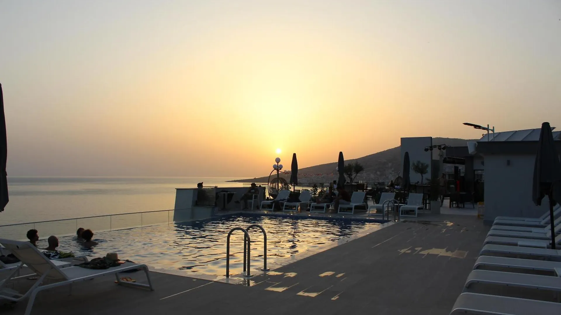The Queen'S Lion Premium Hotel Sarandë 0*,