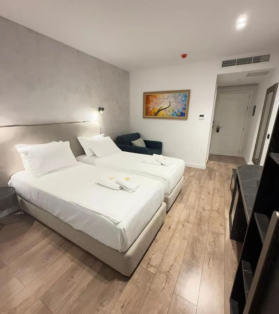The Queen'S Lion Premium Hotel Saranda 0*,