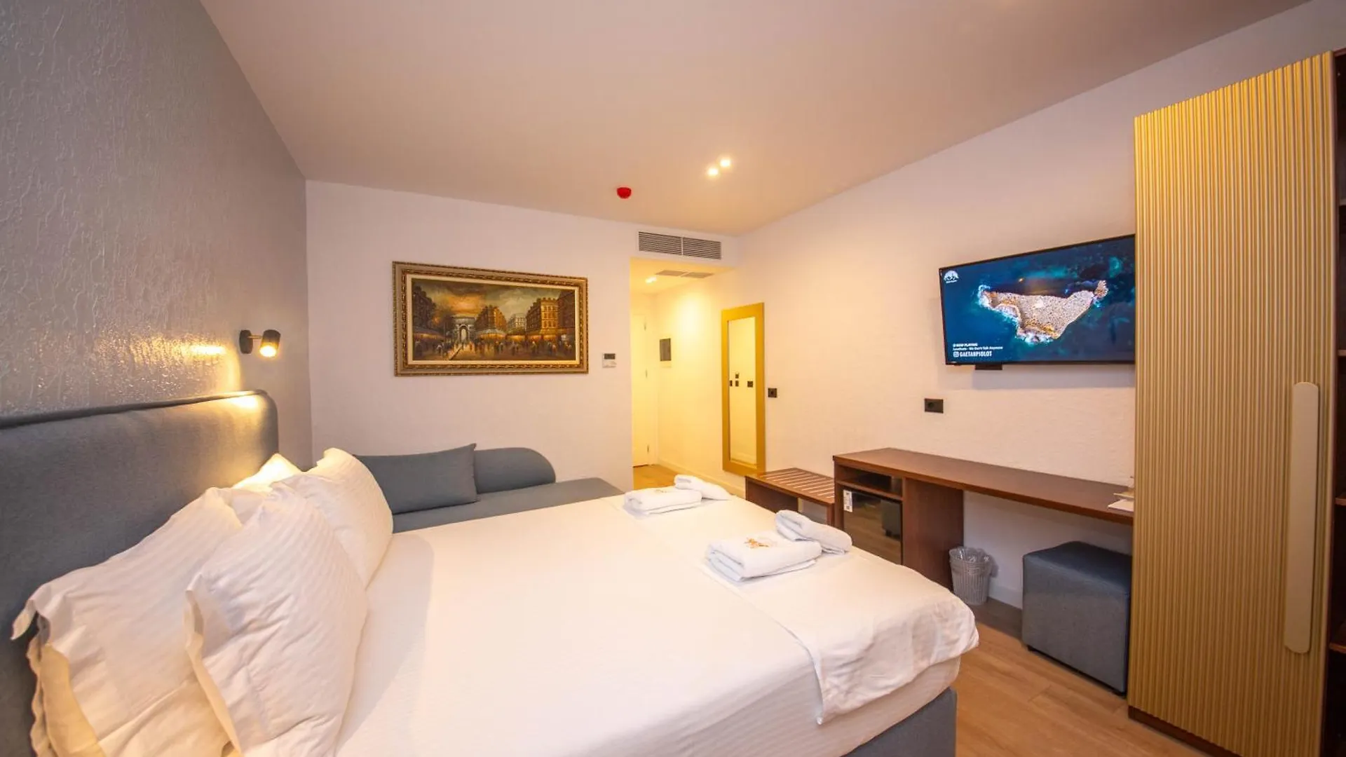 The Queen'S Lion Premium Hotel Saranda
