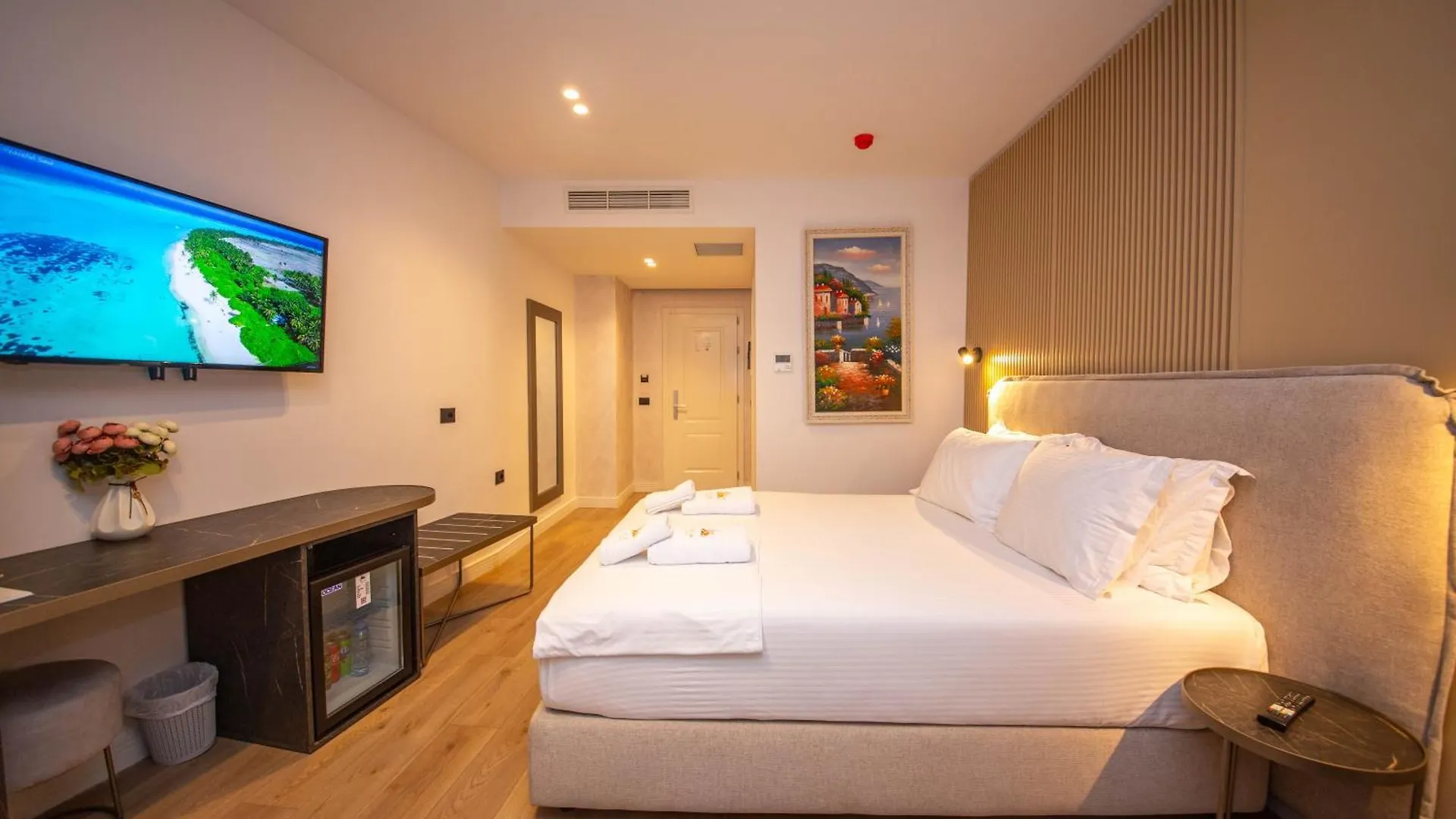 The Queen'S Lion Premium Hotel Saranda