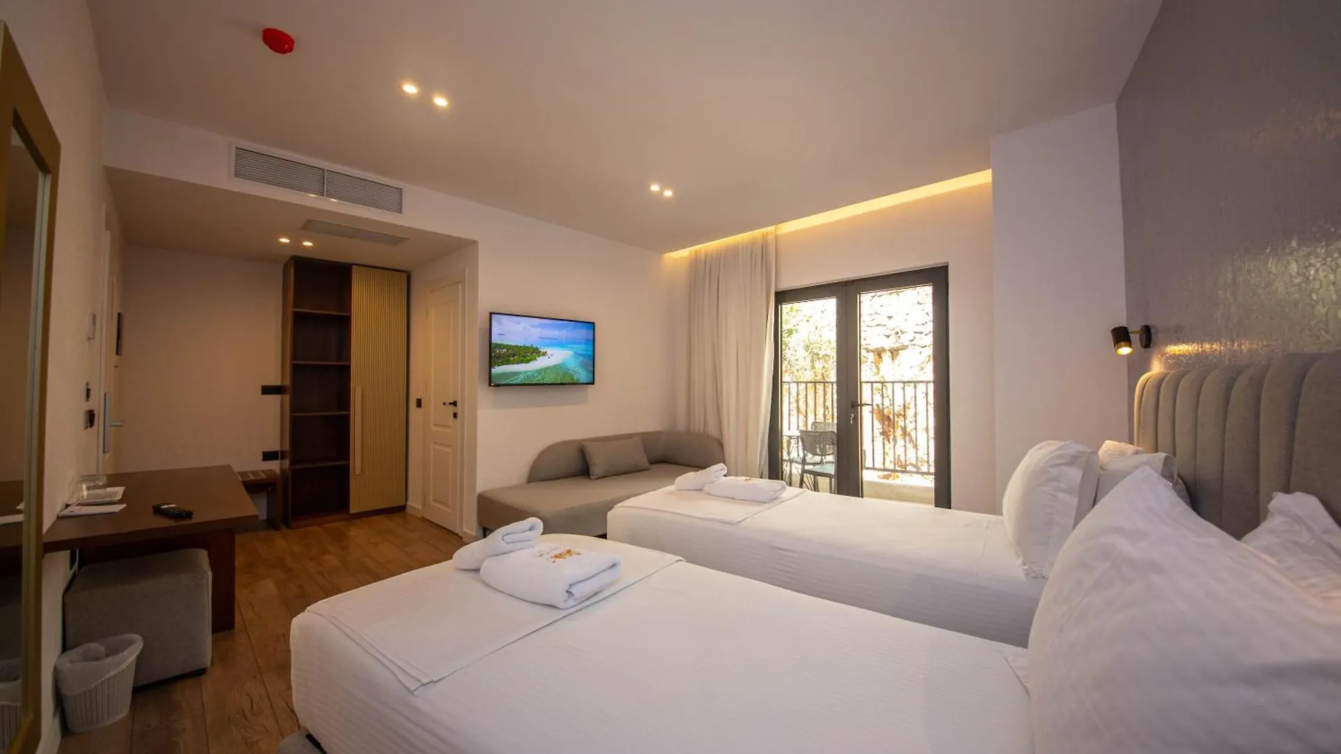 The Queen'S Lion Premium Hotel Saranda
