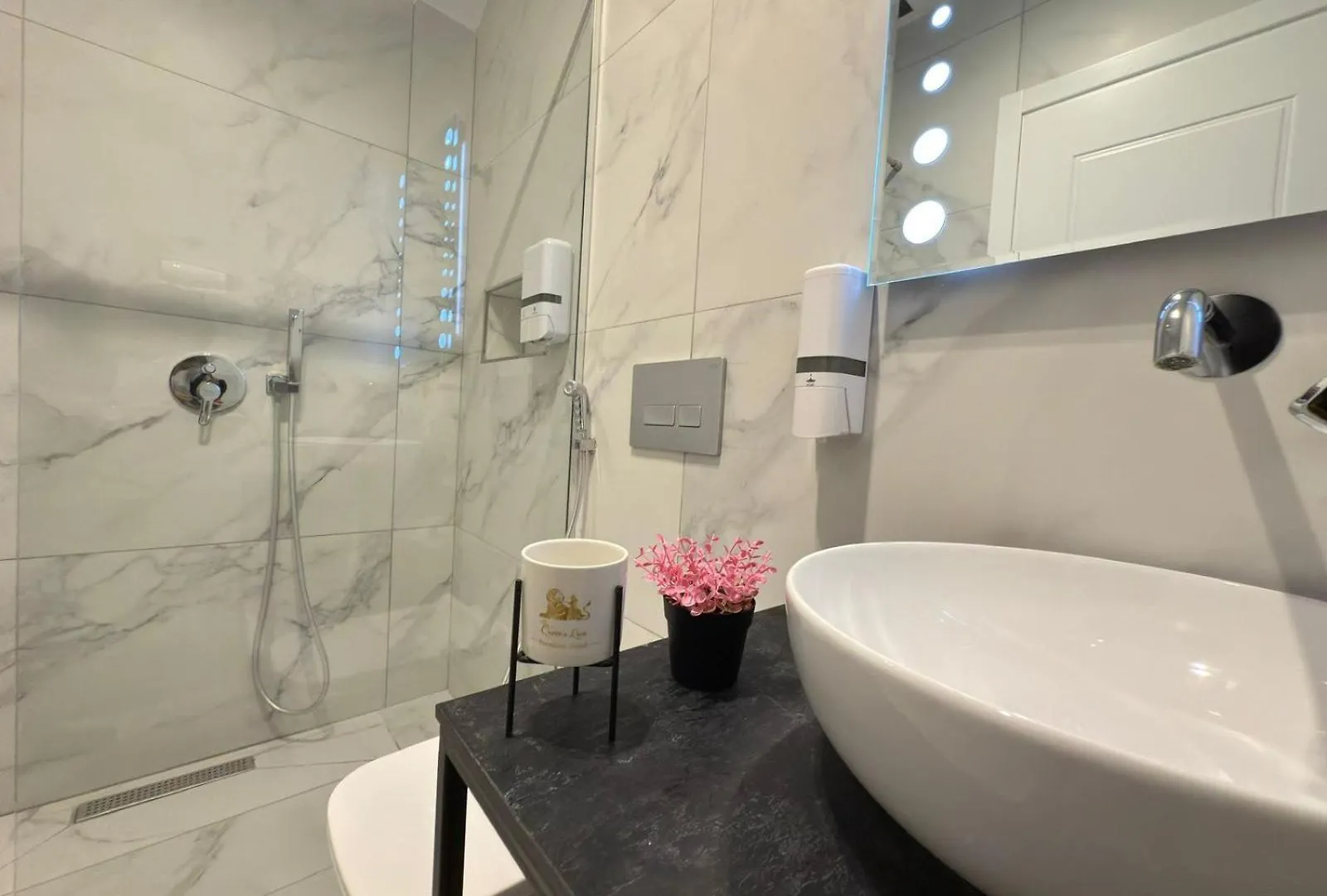 The Queen'S Lion Premium Hotel Sarandë
