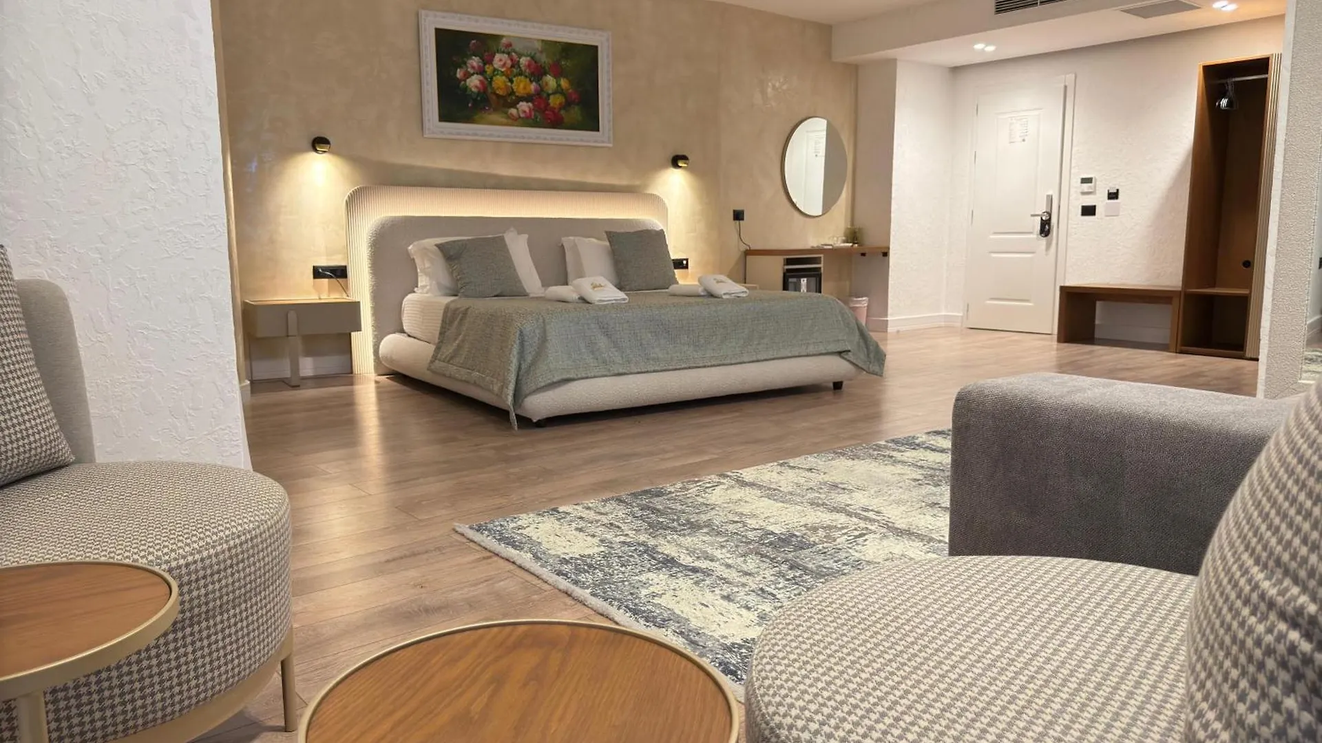 The Queen'S Lion Premium Hotel Sarandë